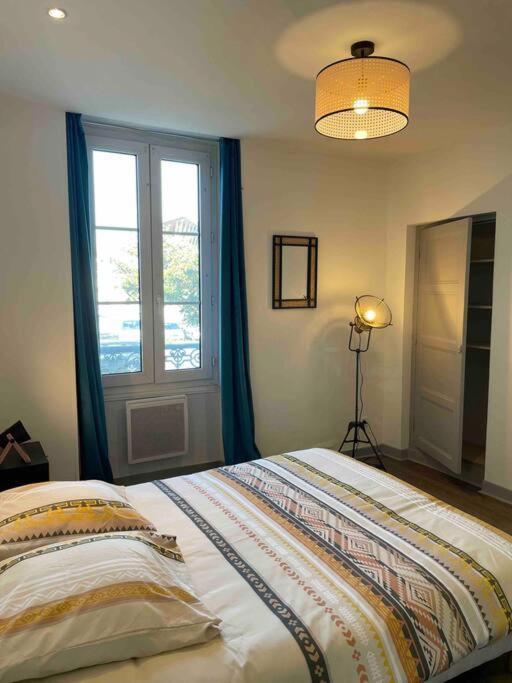 T2 Face Gare Sncf Appart Hotel Le Cygne 1 Bourges Kültér fotó